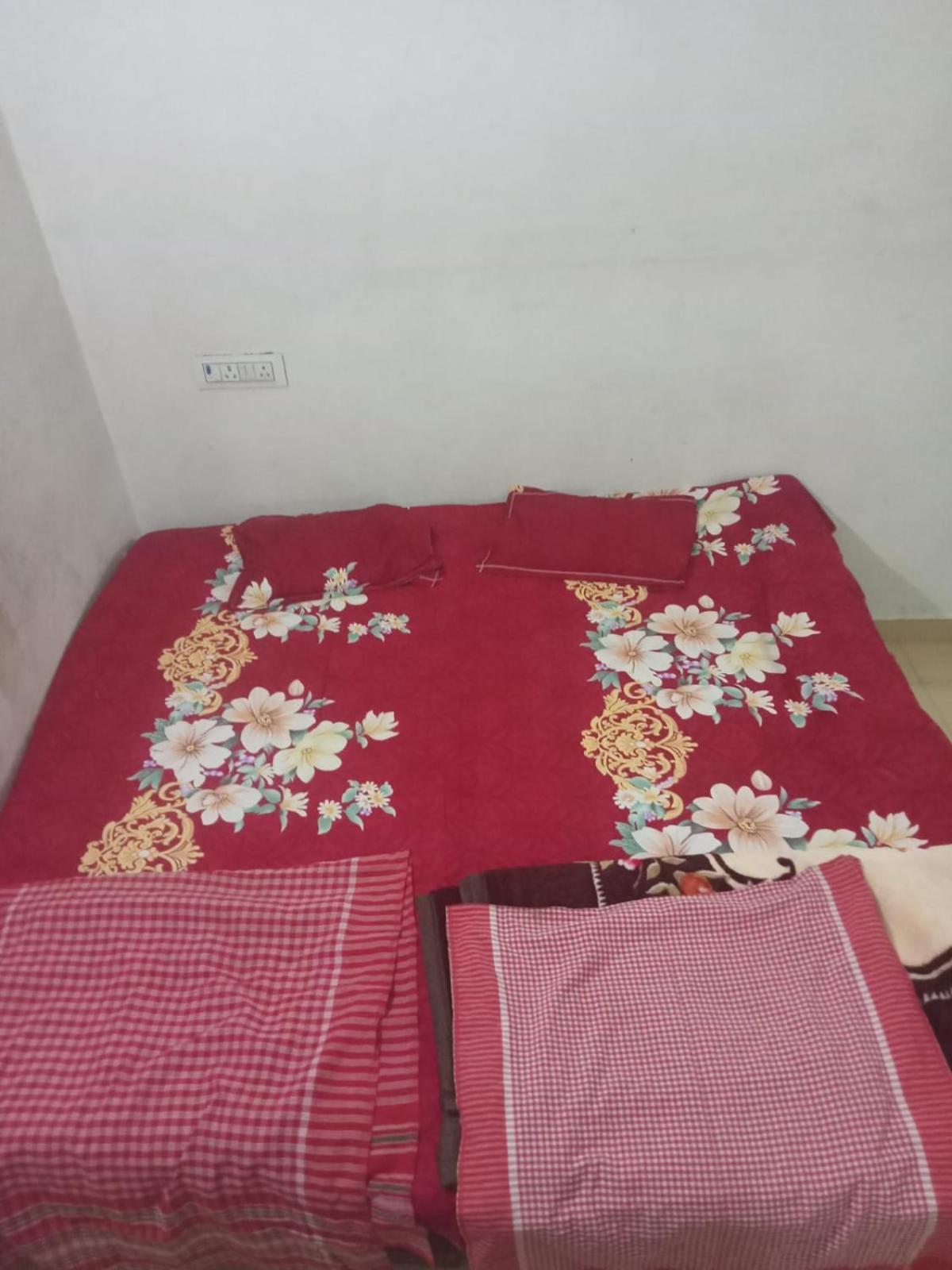 White-house Homestay *